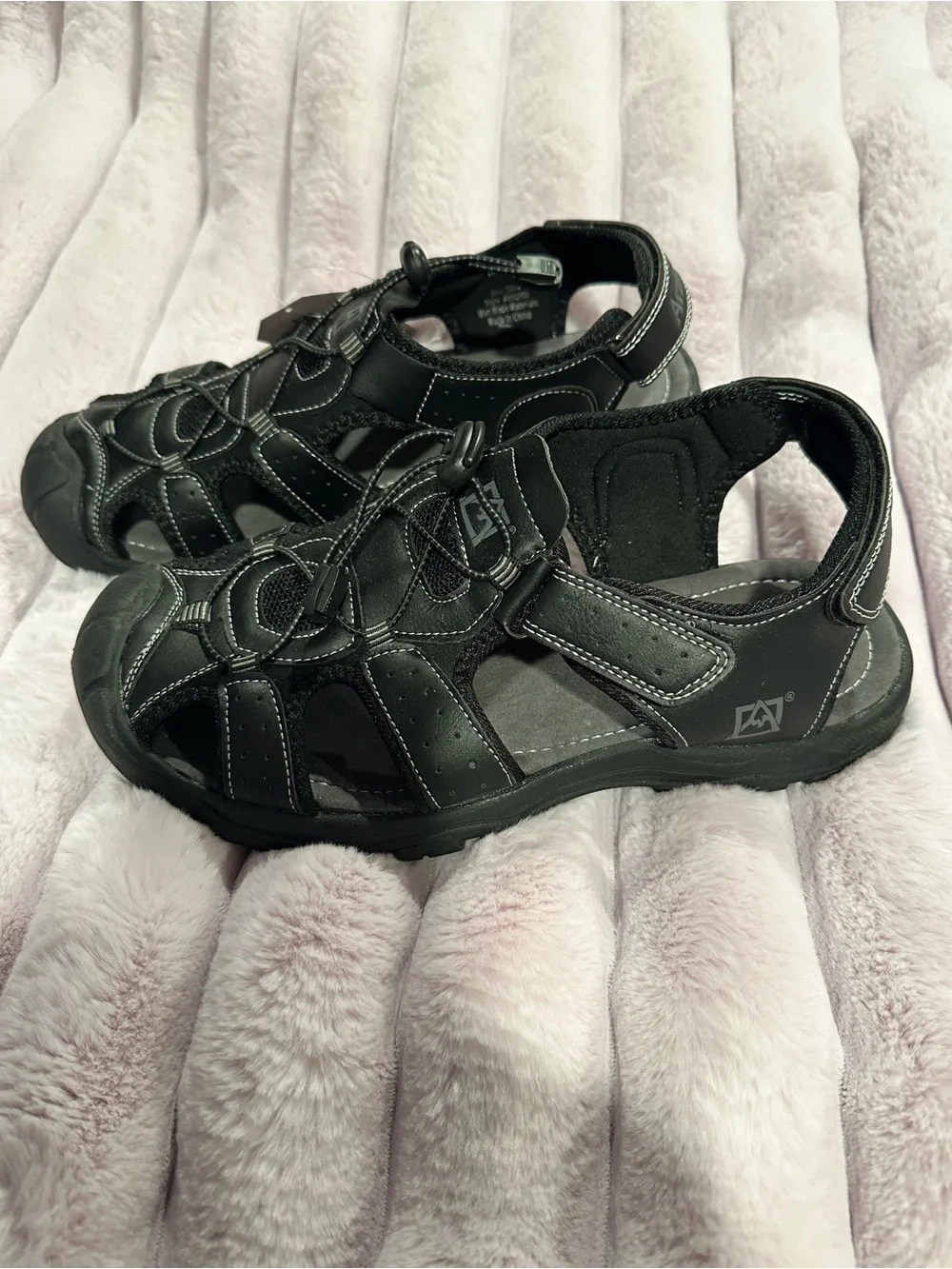 10.5 Men’s Avalanche Black Closed-Toe Bungee Sandals